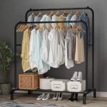 رف الملابس المعدني متعدد الاغراض من لوكزر قطعة واحدة مع رف سفلي / شماعة المعطف والجاكيت للمنزل منظم تخزين غرفة النوم - حامل عرض فريد (اسود / 150 × 110 × 40 سم)