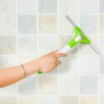 مساحة مطاطية صغيرة لتنظيف الأرضيات والنوافذ ، ممسحة مياه زجاجية صغيرة مع بخاخ ماء وفتحة، قطعة واحدة، لون عشوائي - Image 5