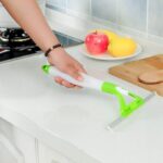 مساحة مطاطية صغيرة لتنظيف الأرضيات والنوافذ ، ممسحة مياه زجاجية صغيرة مع بخاخ ماء وفتحة، قطعة واحدة، لون عشوائي - Image 2